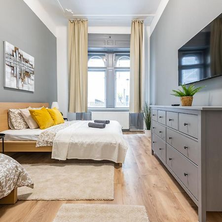 Deluxe Kazincy Apartment In The Heart Of Budapest Exterior photo
