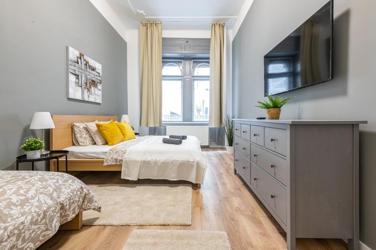 Deluxe Kazincy Apartment In The Heart Of Budapest Exterior photo