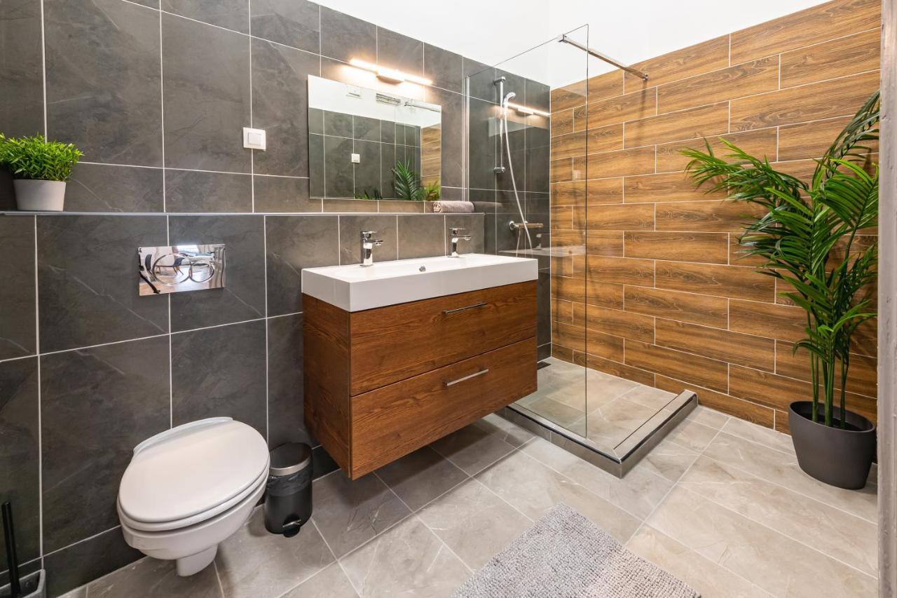 Deluxe Kazincy Apartment In The Heart Of Budapest Exterior photo