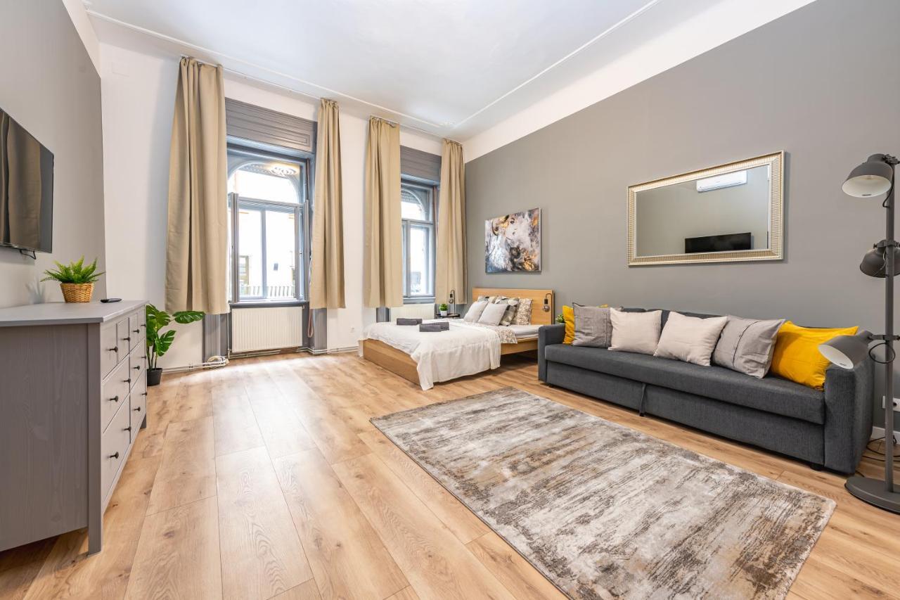 Deluxe Kazincy Apartment In The Heart Of Budapest Exterior photo