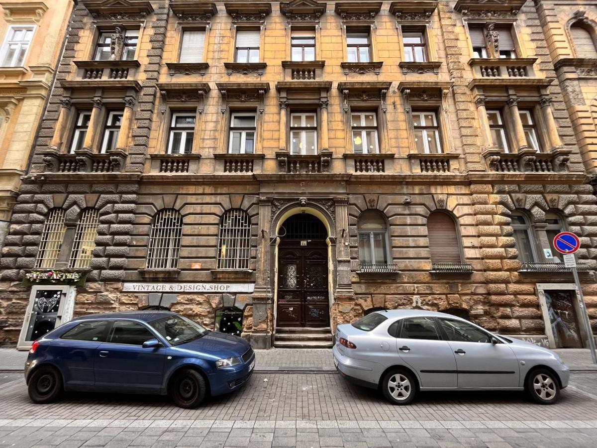 Deluxe Kazincy Apartment In The Heart Of Budapest Exterior photo